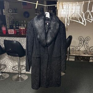 Giacca Black Textured Trench Coat with Faux Fur Collar